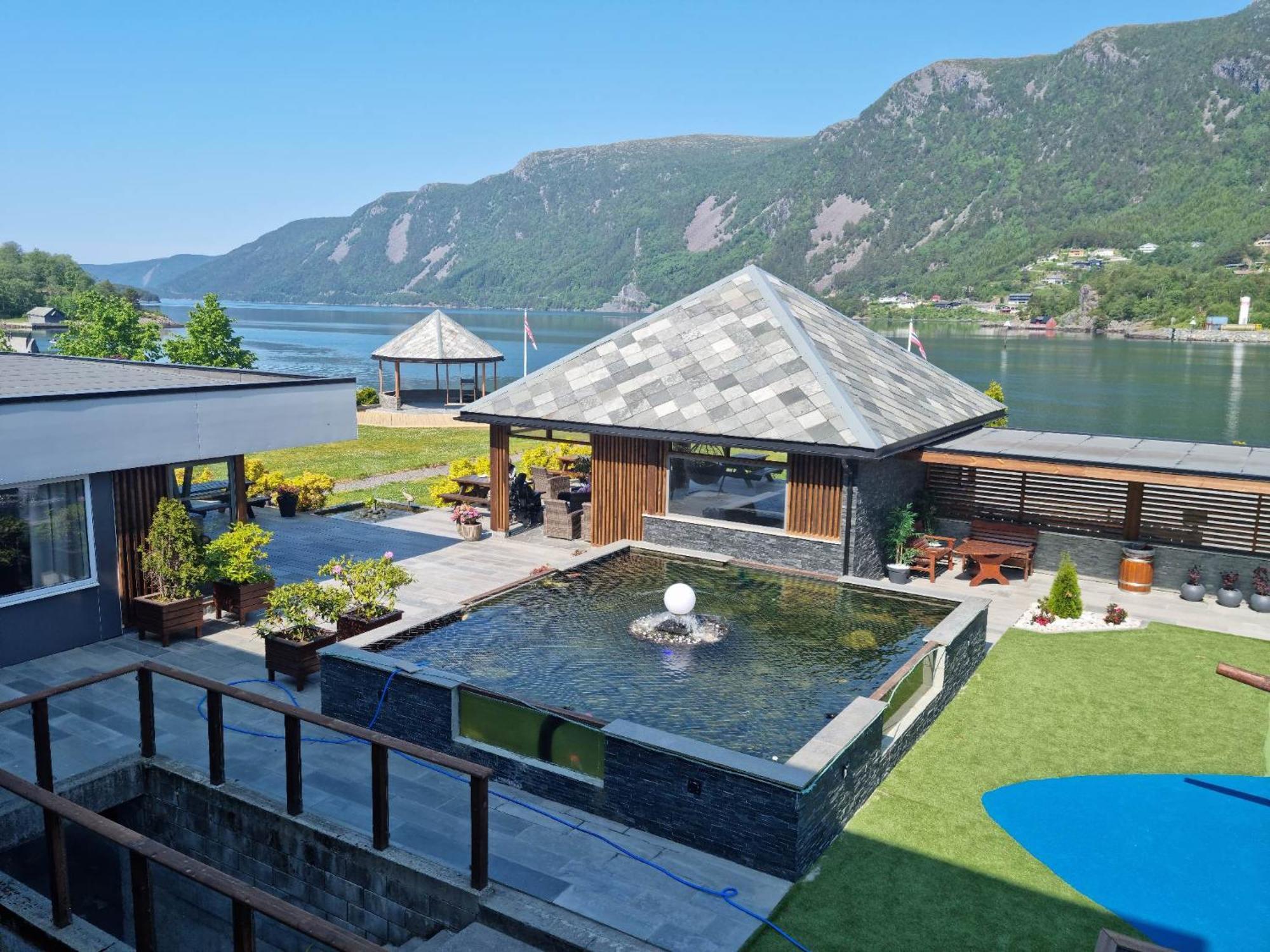 Bremanger Fjord Hotell Svelgen Exterior photo